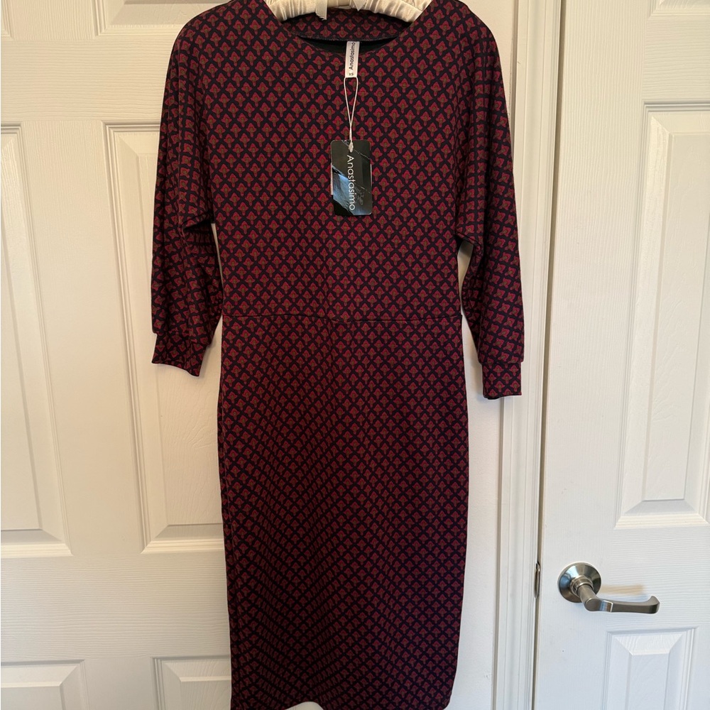 Burgundy Patterned Midi Dress with Three-Quarter Sleeves